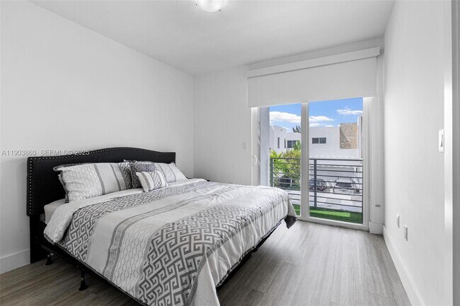 Building Photo - 10330 NW 68th St