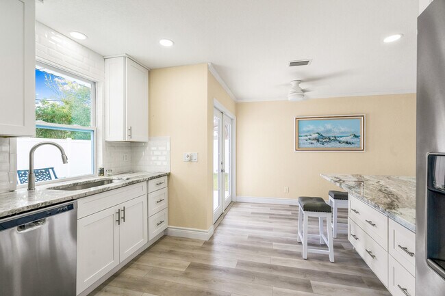 Building Photo - 1510 3rd Ct