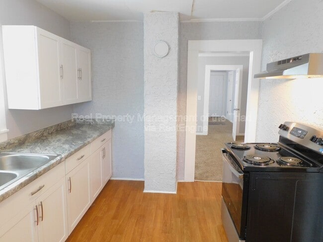 Building Photo - 201 Sheppard St