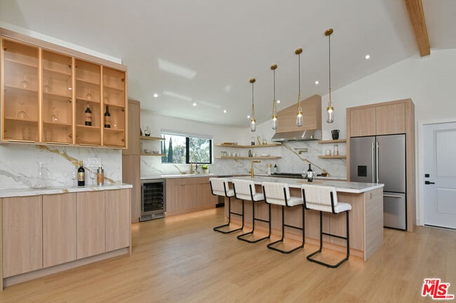 Building Photo - 26065 Farmfield Rd