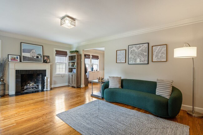 Building Photo - Charming St. Matthews Ranch