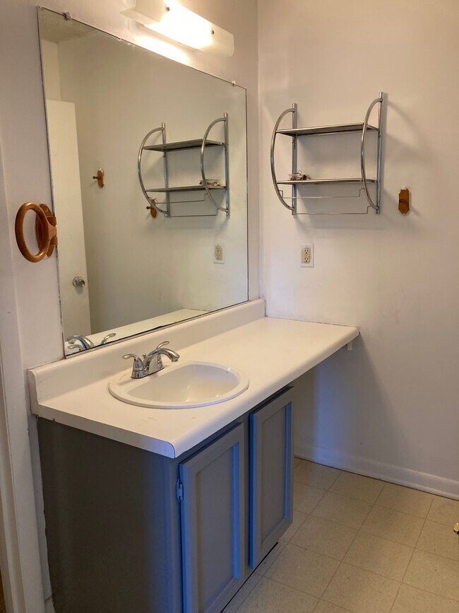 Building Photo - Spacious 3-bedroom, 2-bathroom townhouse available in Edgewood, MD.