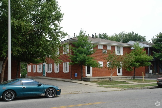 Building Photo - 125-129 Zandale Dr