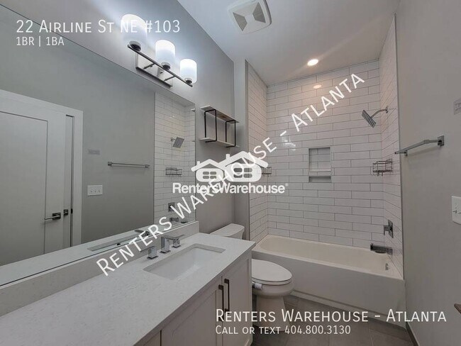Building Photo - Location! Location! 2 Story 1 Bedroom step...