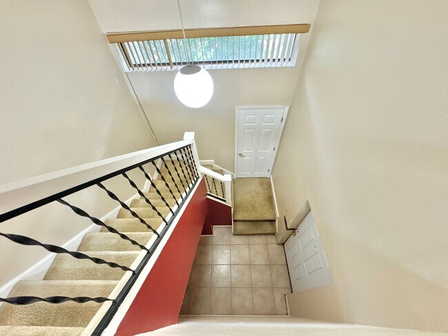 Building Photo - Winterset Condo