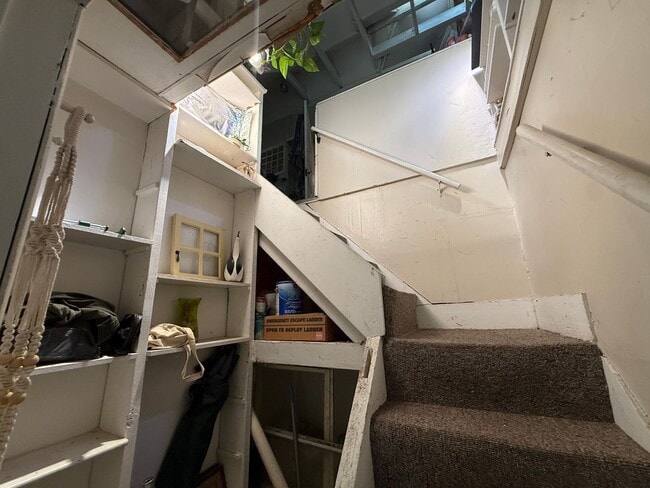 Building Photo - $600 | Studio, 1 Bathroom 2nd Floor Apartment | Cat Friendly* | Available for July 30th, 2026 Mov...