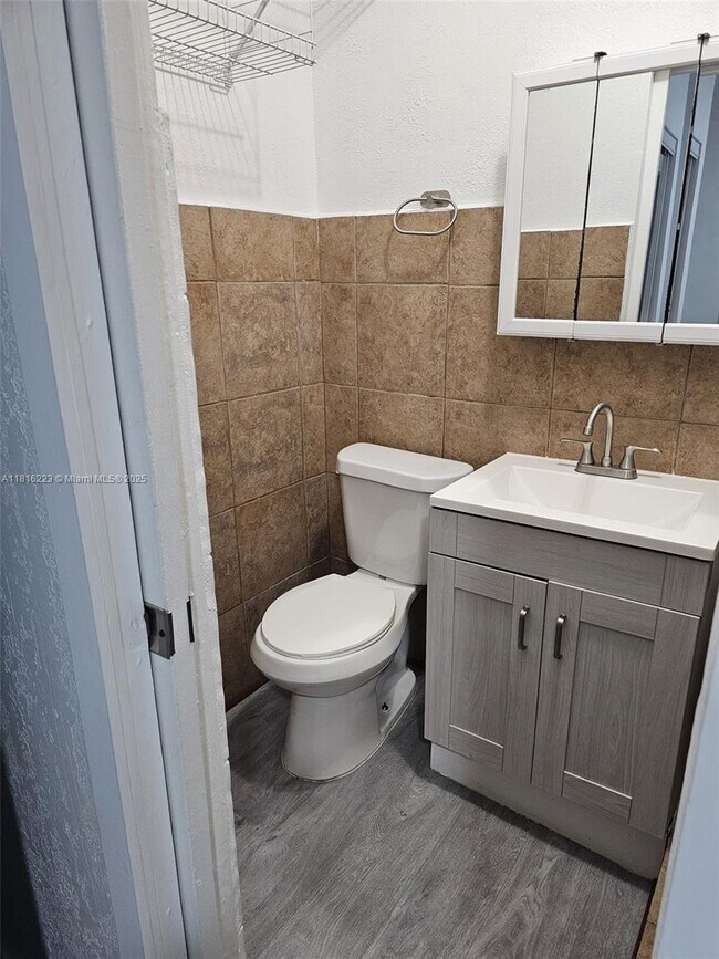 Building Photo - 23 Miami Gardens Rd