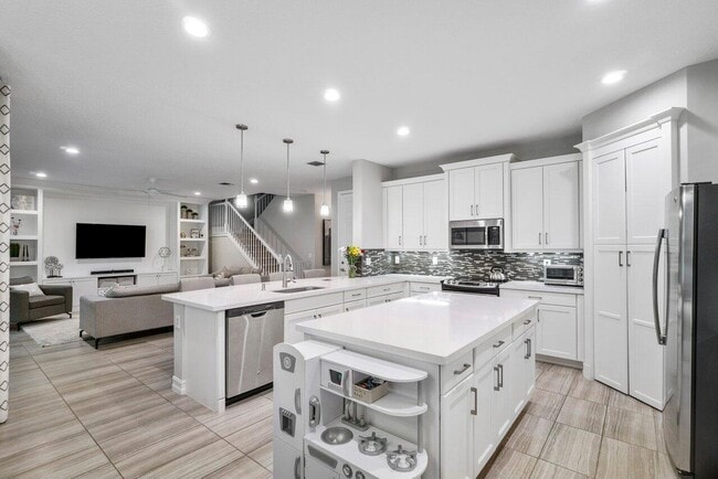 Building Photo - 13799 Moss Agate Ave