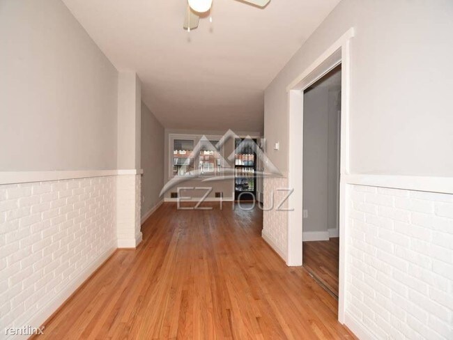 Building Photo - 2 br, 1.5 bath Apartment - 4108 Eastmont Ave