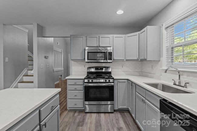 Primary Photo - 10660 Holly Ridge Blvd