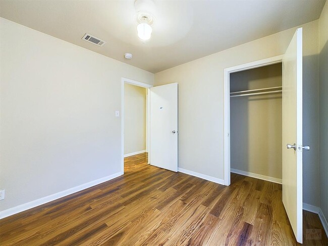 Building Photo - 1411 Kamar Dr