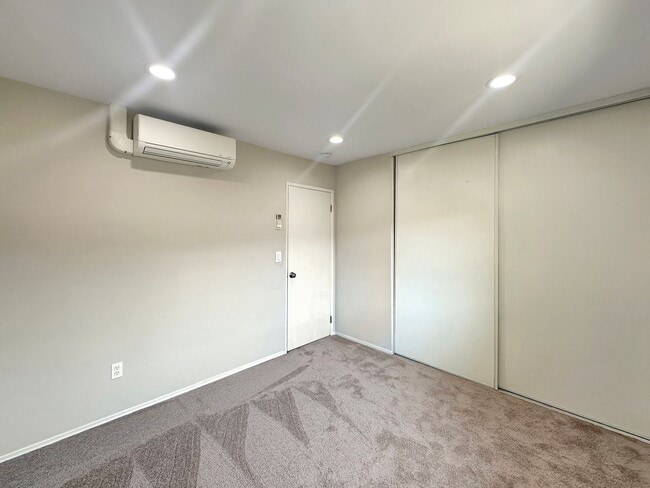 Building Photo - Charming 2BD/1BA Home in San Carlos W/ A/C...
