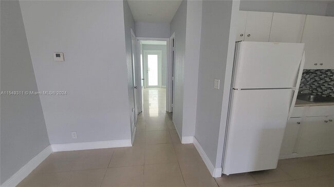 Building Photo - 730 NE 46th Ct