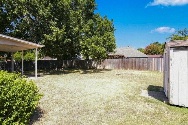 Building Photo - "Spacious Two-Story Home with Multiple Living Spaces and and Expansive Backyard!"