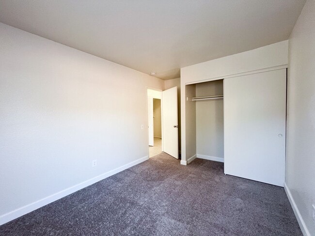 Building Photo - Newly Renovated 4 Bed, 3 Bath Home