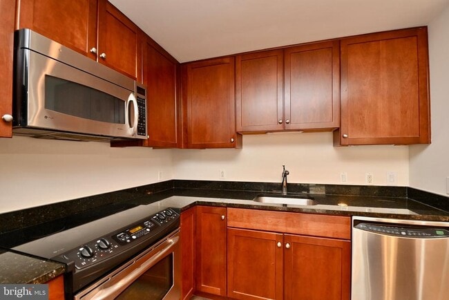 Building Photo - 1020 N Highland St