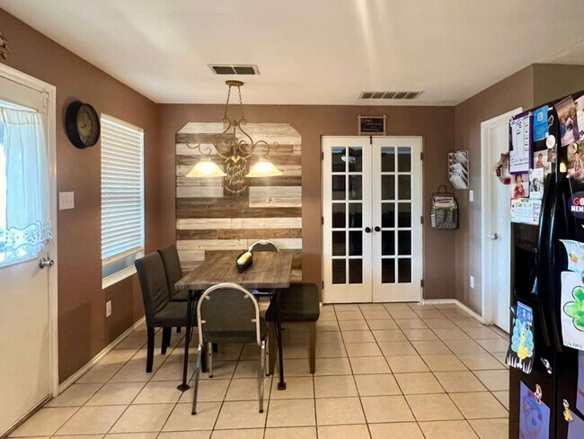 Building Photo - 4 Bed, 3 Bath & Unbeatable Location — Your Selma Dream Home Near The Forum Awaits!