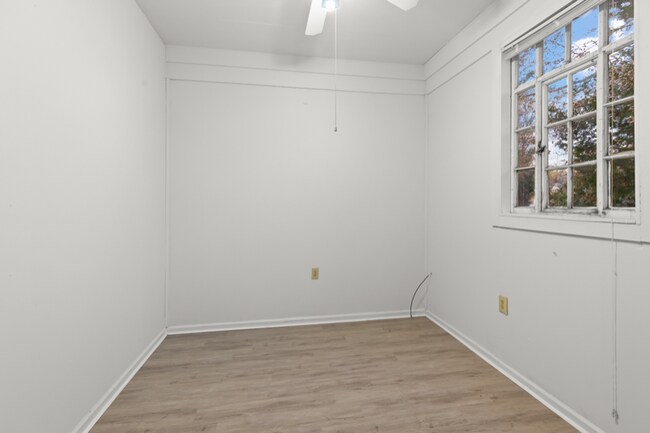 Building Photo - 311 Hillcrest Ct