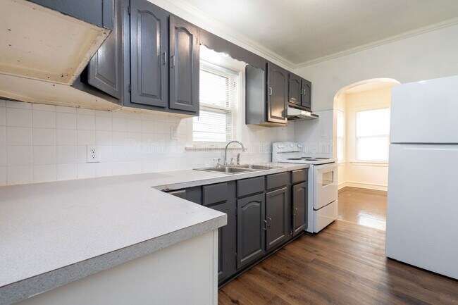 Building Photo - 102 W Zimmerly St