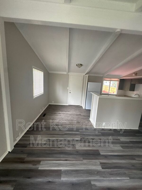 Building Photo - 6904 NW 78th St