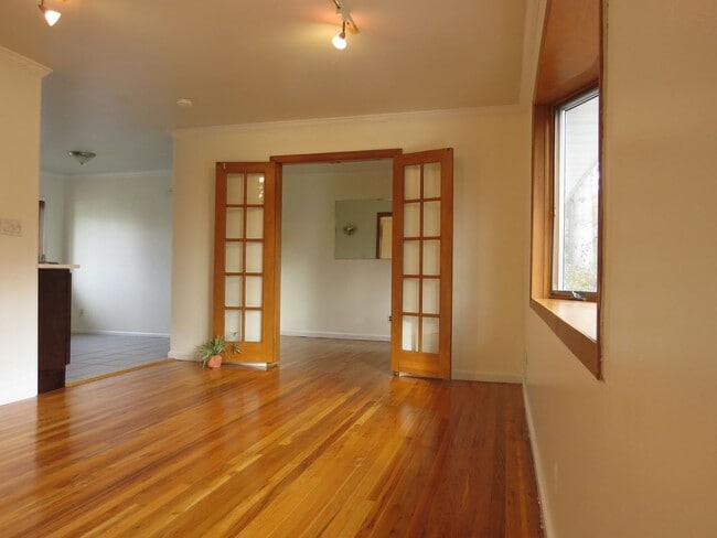 Building Photo - Prime Plainview Ranch