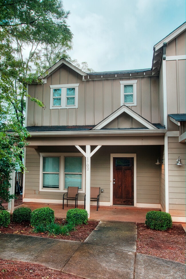 Building Photo - 1702 Milledge Avenue Ext