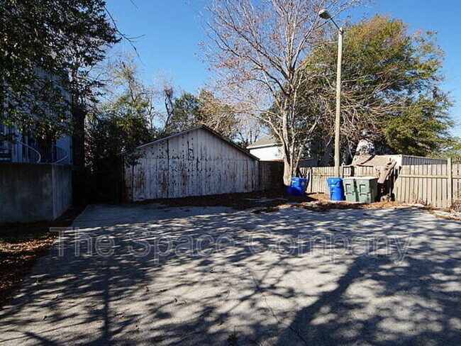 Building Photo - 995 King St