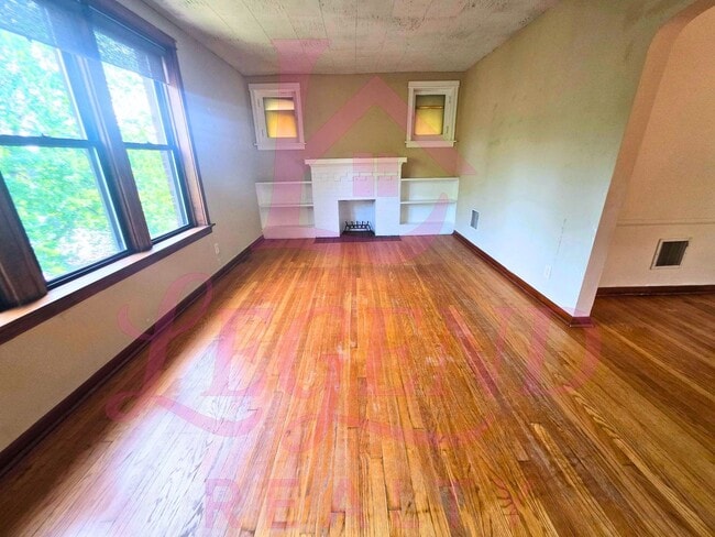 Building Photo - 4942 Tholozan Ave
