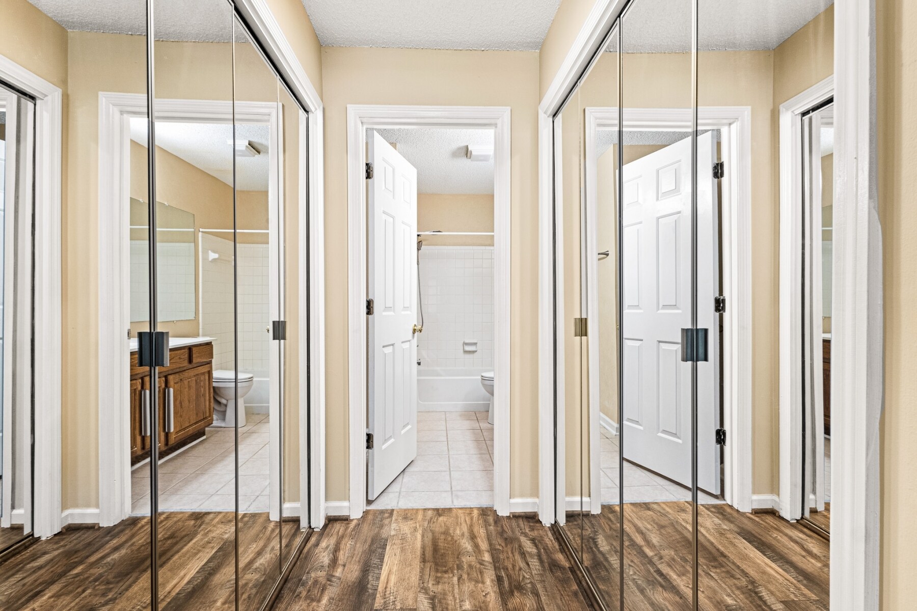 Mirrored Closets in 2nd Bedroom - 98 Hampshire Ct