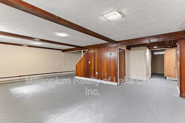 Building Photo - 24034 Meadowlark St