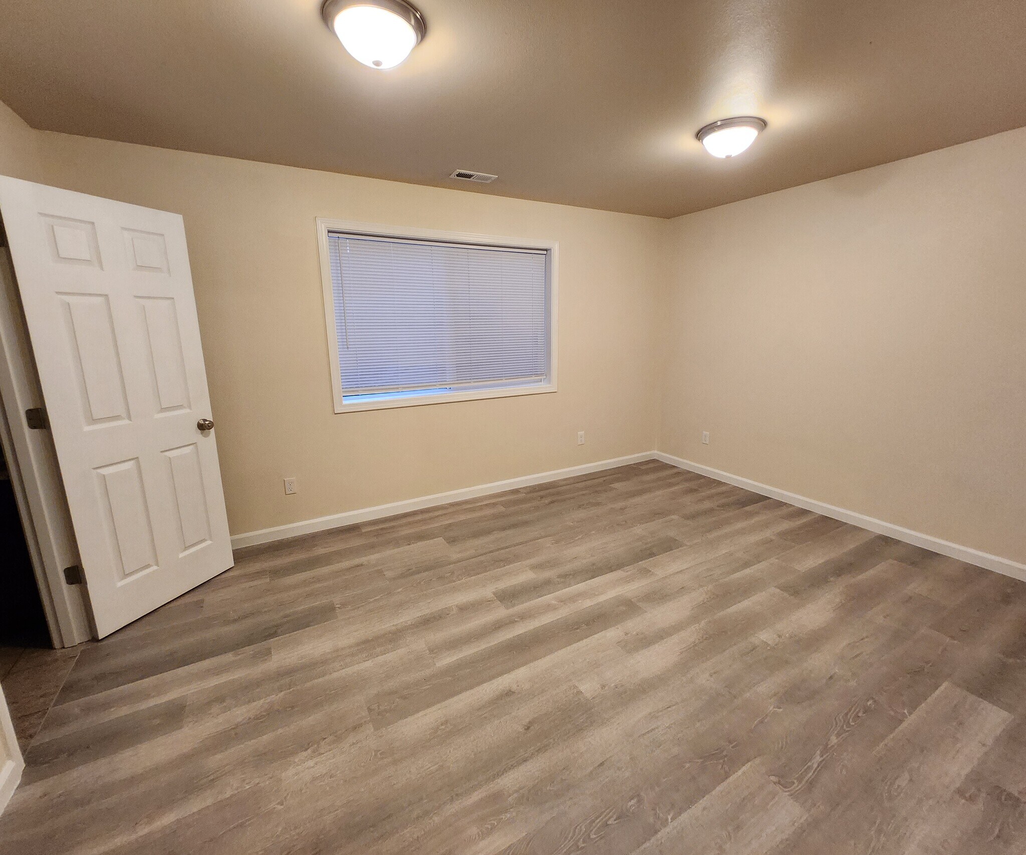 Building Photo - 9270 SE Caruthers St