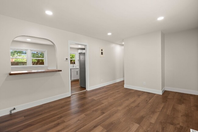 Building Photo - 2720 N Oakridge Cir