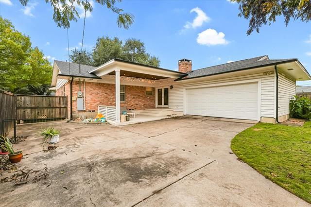 Building Photo - 10637 Lakemere Dr