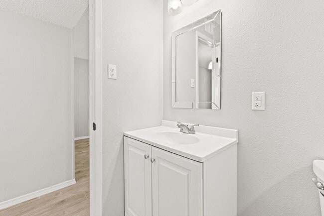 Building Photo - 6400 Edgemere Blvd