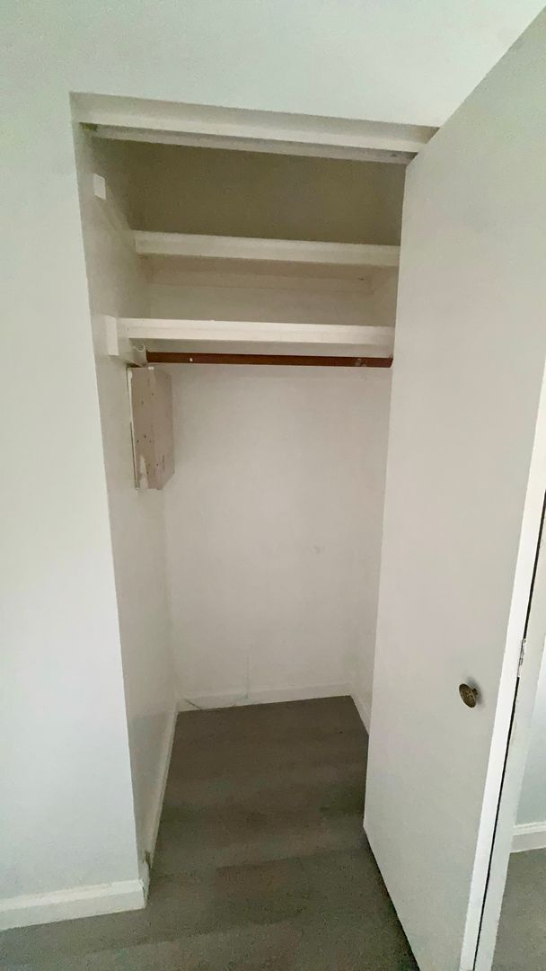 Building Photo - 3 bedroom, 1 bathroom single family home i...