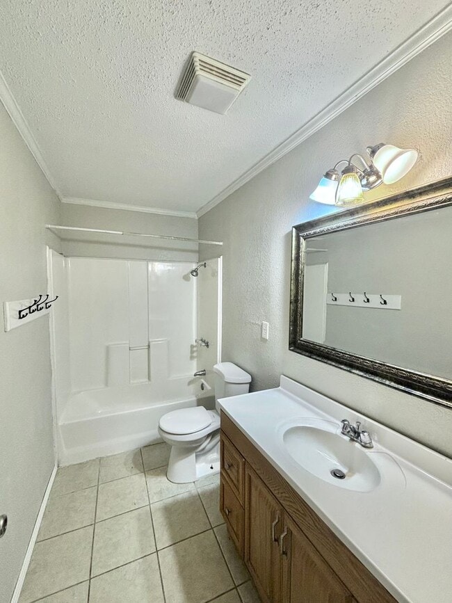 Building Photo - NOW AVAILABLE - Spacious 3-Bedroom Home + ...