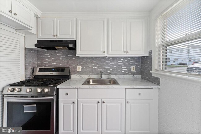 Building Photo - 2510 Iverson St