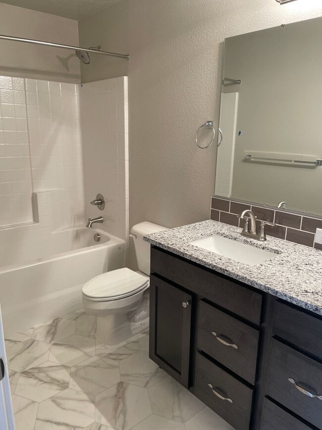 Building Photo - Beautiful 4-Bedroom Home in West Boise