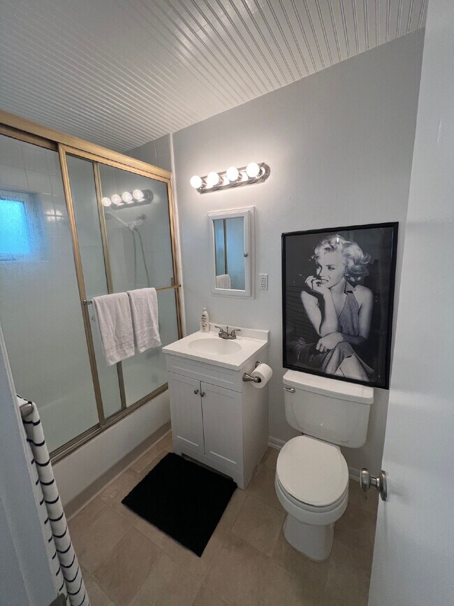 Building Photo - 1132 Dover Ln