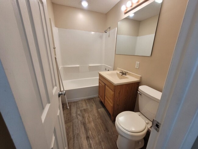 Building Photo - 2 Bedroom, 1 Bathroom Home 5 Minutes from Downtown!