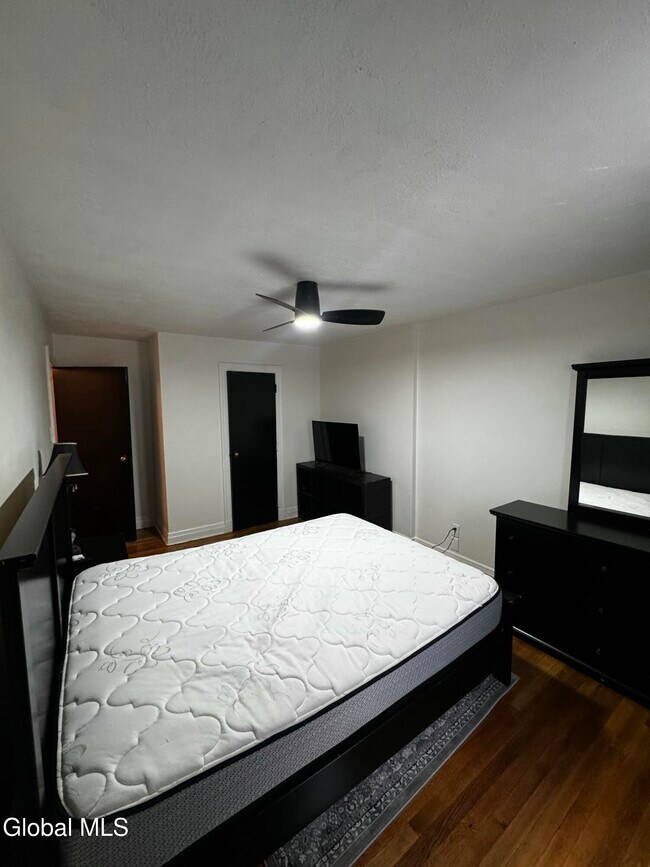 Building Photo - 612 Union St