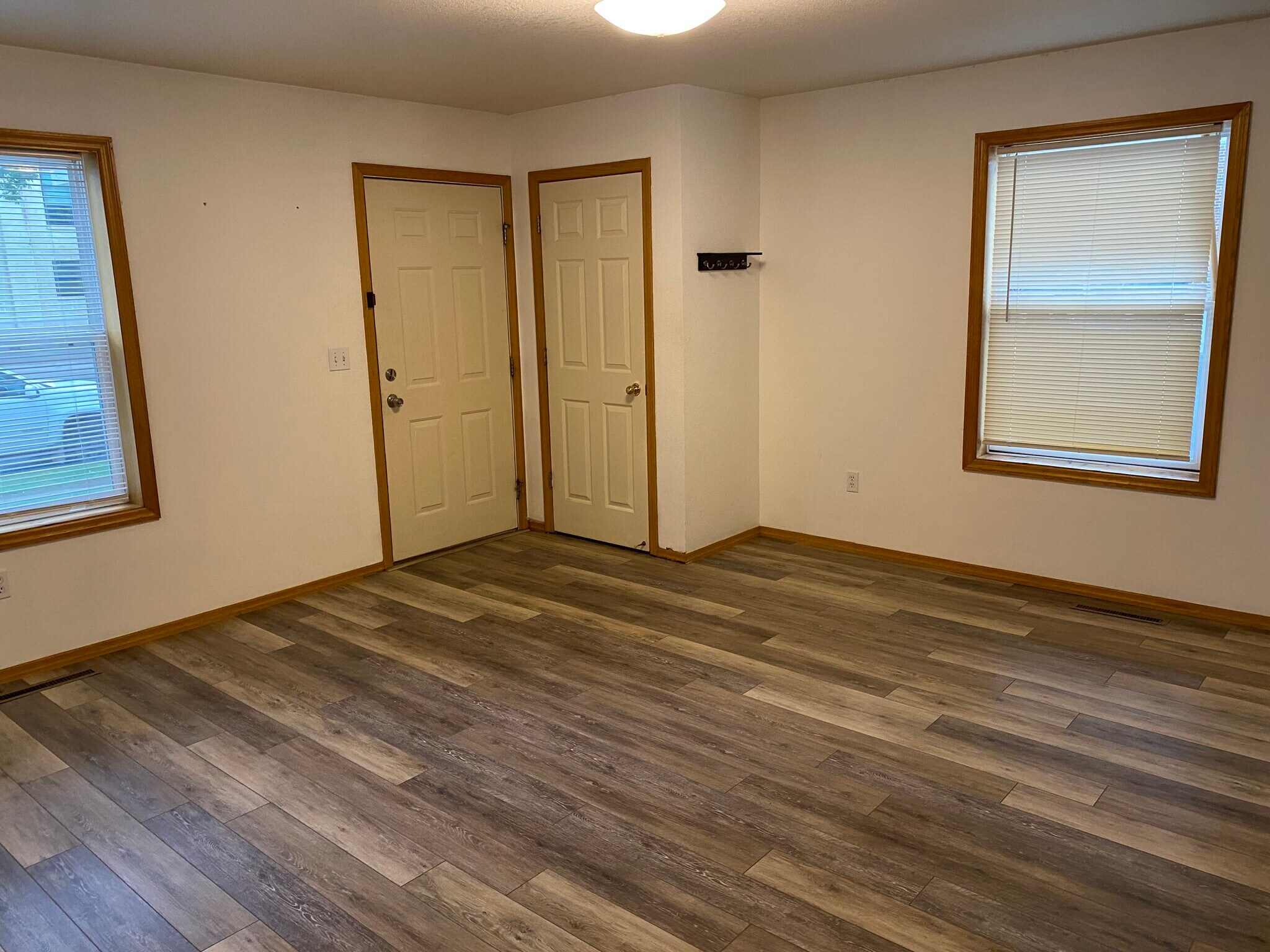 Front Entry - 414 W Babcock St, Unit 1