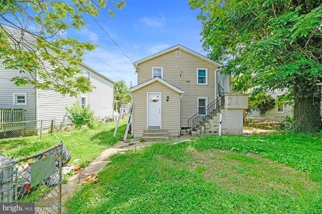 Building Photo - 240 Riverview Ave