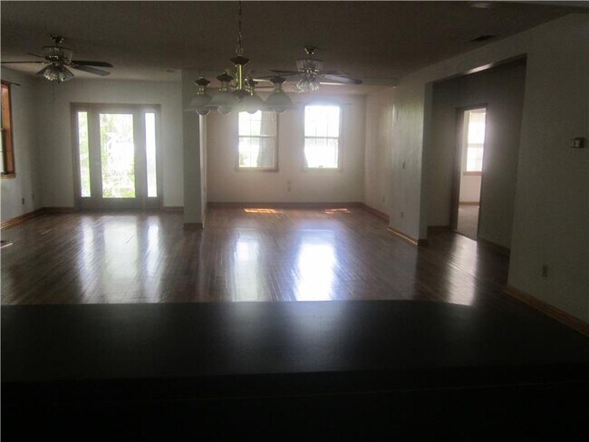 Building Photo - 1112 Dean Forest Rd