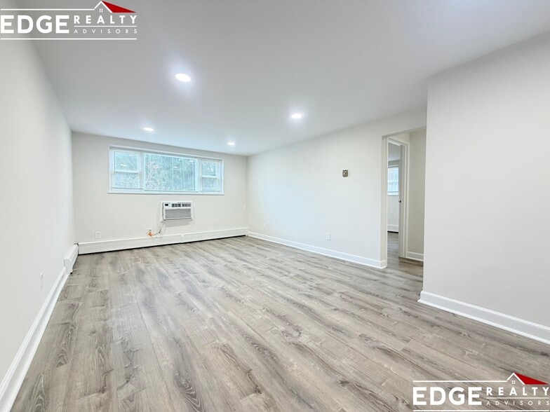 Building Photo - 1105 Lexington St