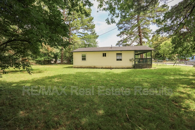 Building Photo - 1282 SE Farmers Dr