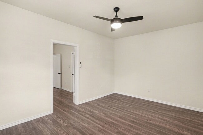 Building Photo - 4805 Belmont Ave