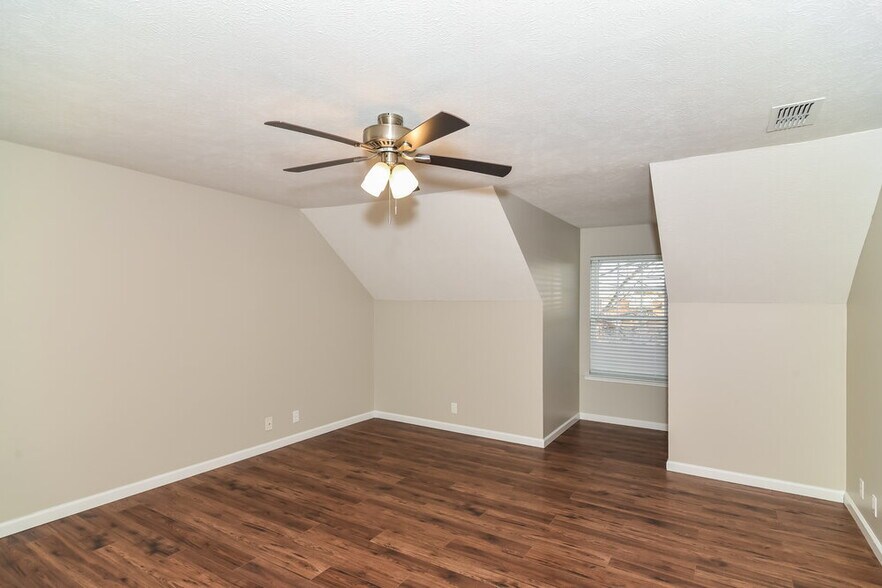 Building Photo - 1726 St Andrews Dr