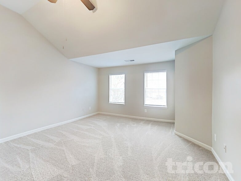 Building Photo - 128 Hidden Creek Dr