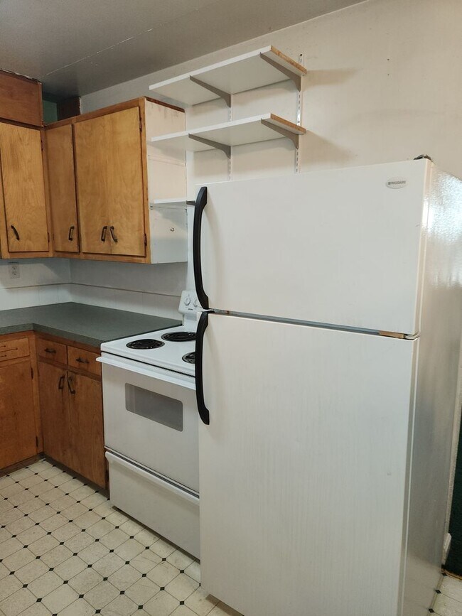 Building Photo - 3-bedroom 1 bath Single Level House